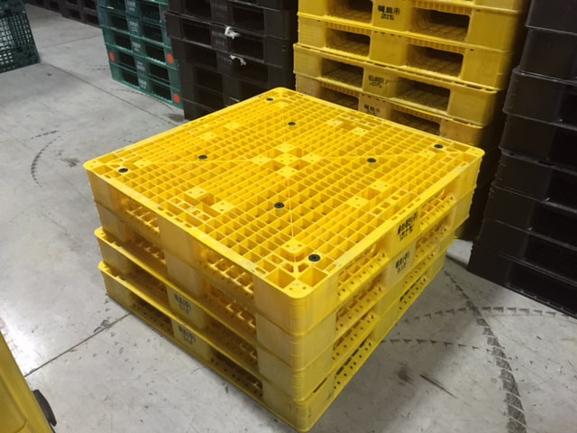 yellow plastic pallets