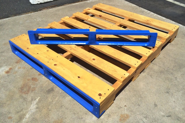 Wood pallet with metal end plates